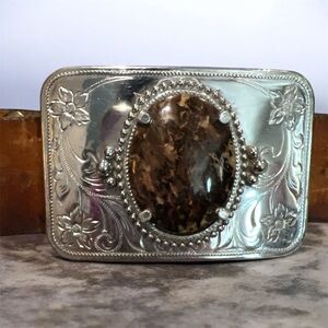 vintage-style Western belt buckle with a large oval agate cabochon stone 32